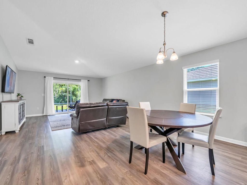 9 of 40 - 590 Marquis Way, Freeport, FL