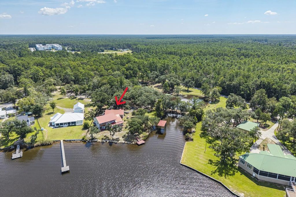 115 Old Oak Road, Freeport