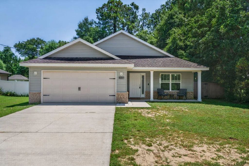 8307 Toledo Street, Navarre
