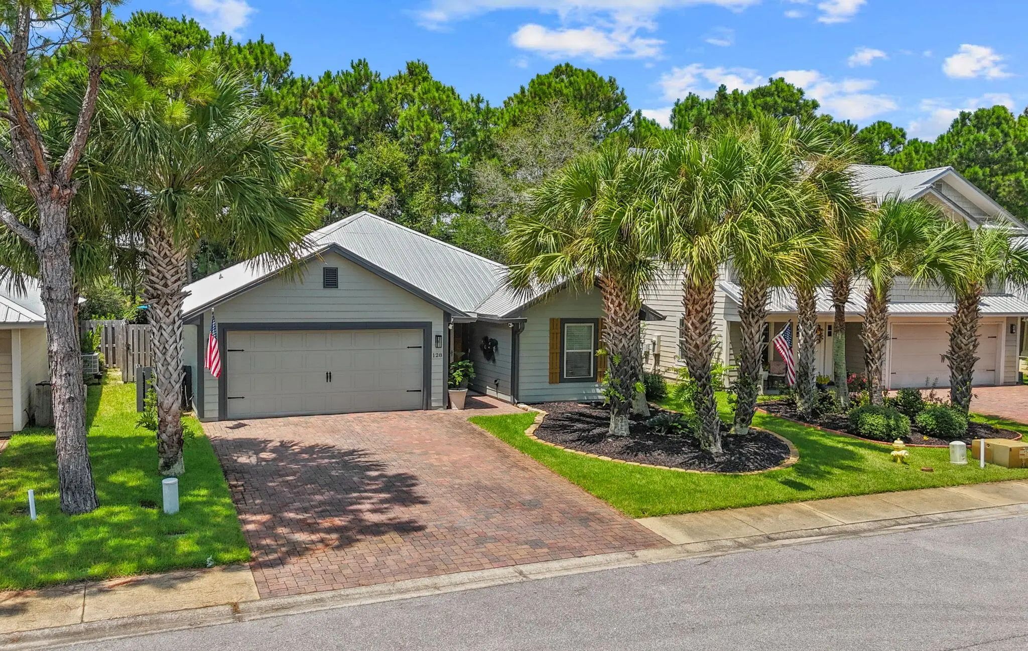 Photo of Listing #1009477