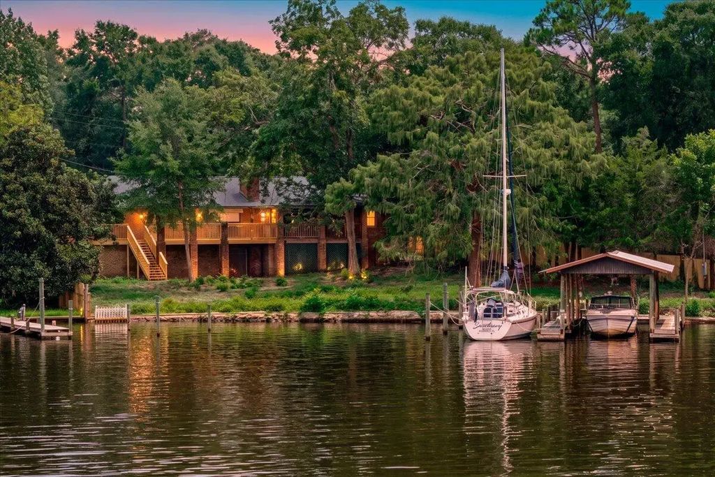 212 White Street, Niceville