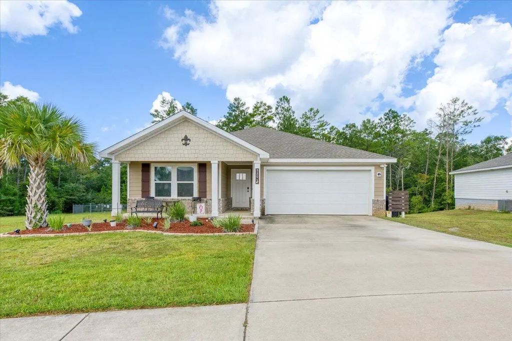 520 Whispering Creek Avenue, Freeport