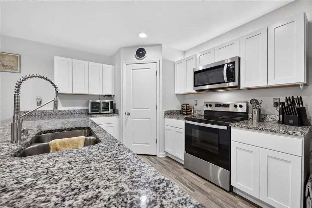17 of 55 - 520 Whispering Creek Avenue, Freeport, FL