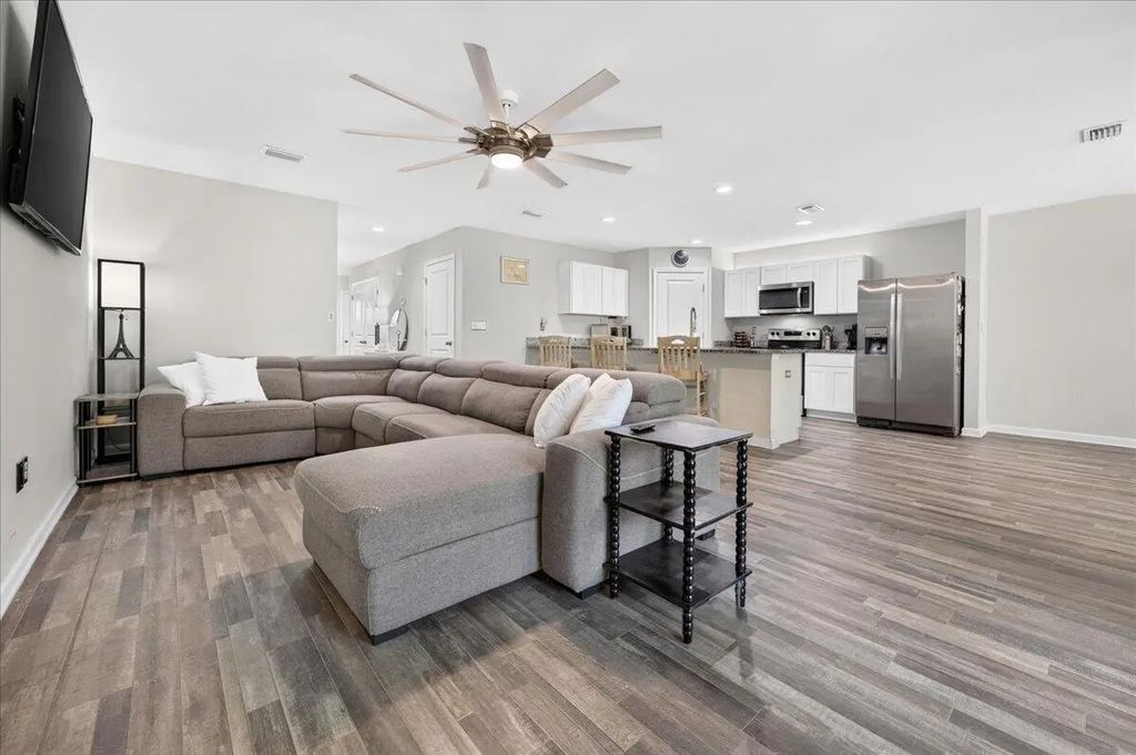 9 of 55 - 520 Whispering Creek Avenue, Freeport, FL