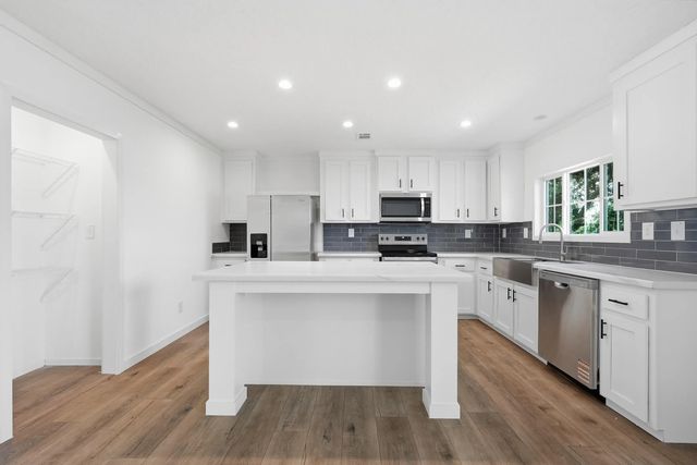 Photo of Listing #1009576