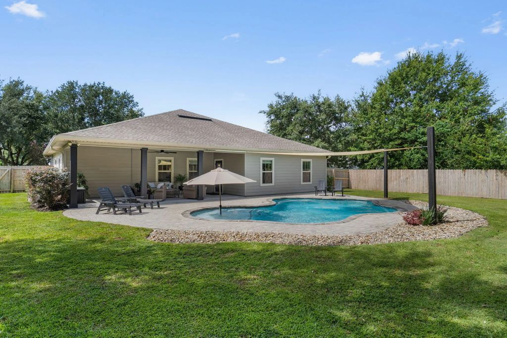 8064 San Pedro Plz, Navarre