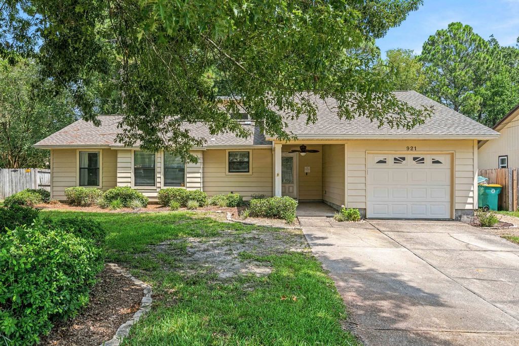 921 Nutmeg Avenue, Niceville