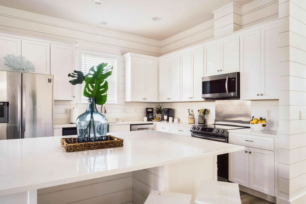 10 of 61 - 10 W Palm Beach Street, Miramar Beach, FL