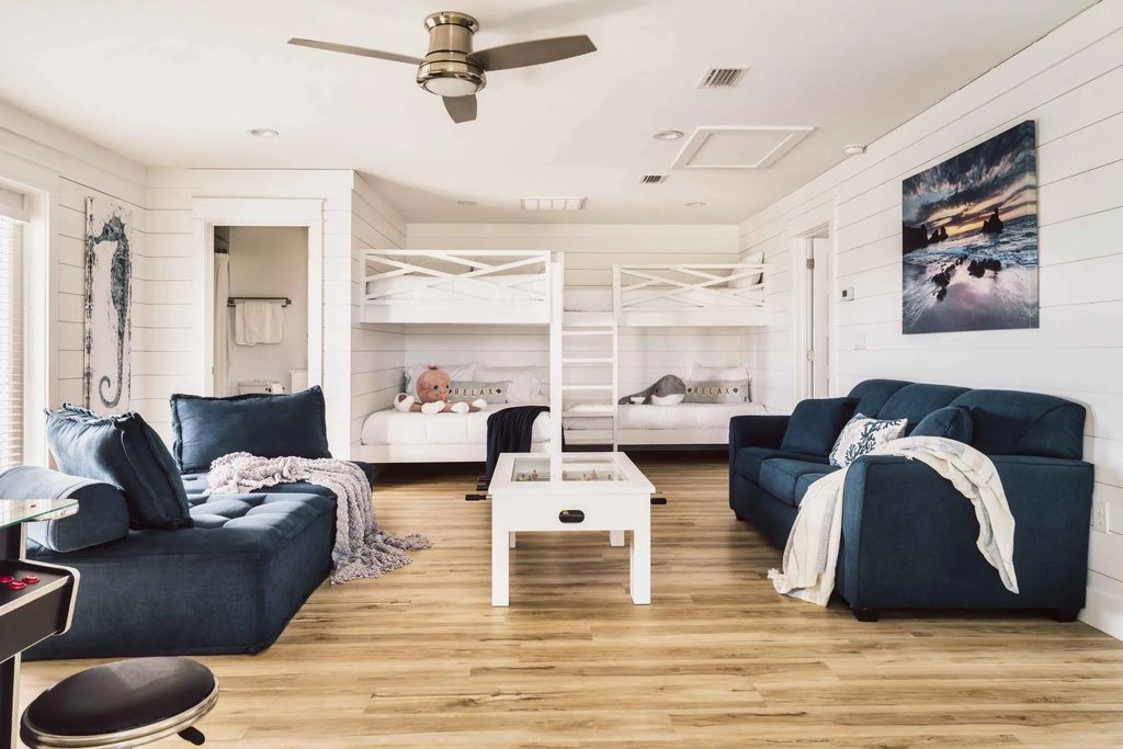 39 of 61 - 10 W Palm Beach Street, Miramar Beach, FL