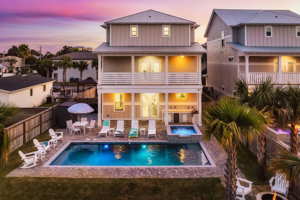 4 of 61 - 10 W Palm Beach Street, Miramar Beach, FL