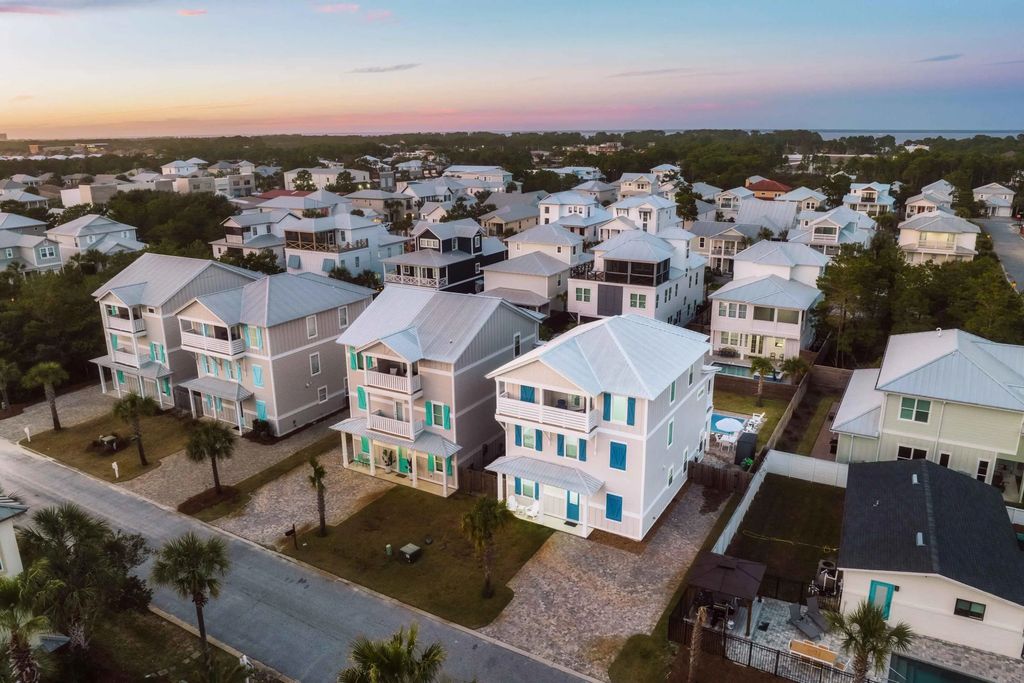 5 of 61 - 10 W Palm Beach Street, Miramar Beach, FL