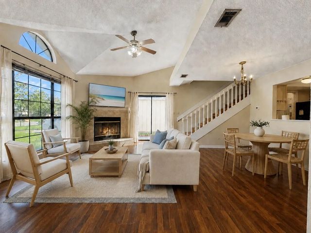 Photo of Listing #1009873