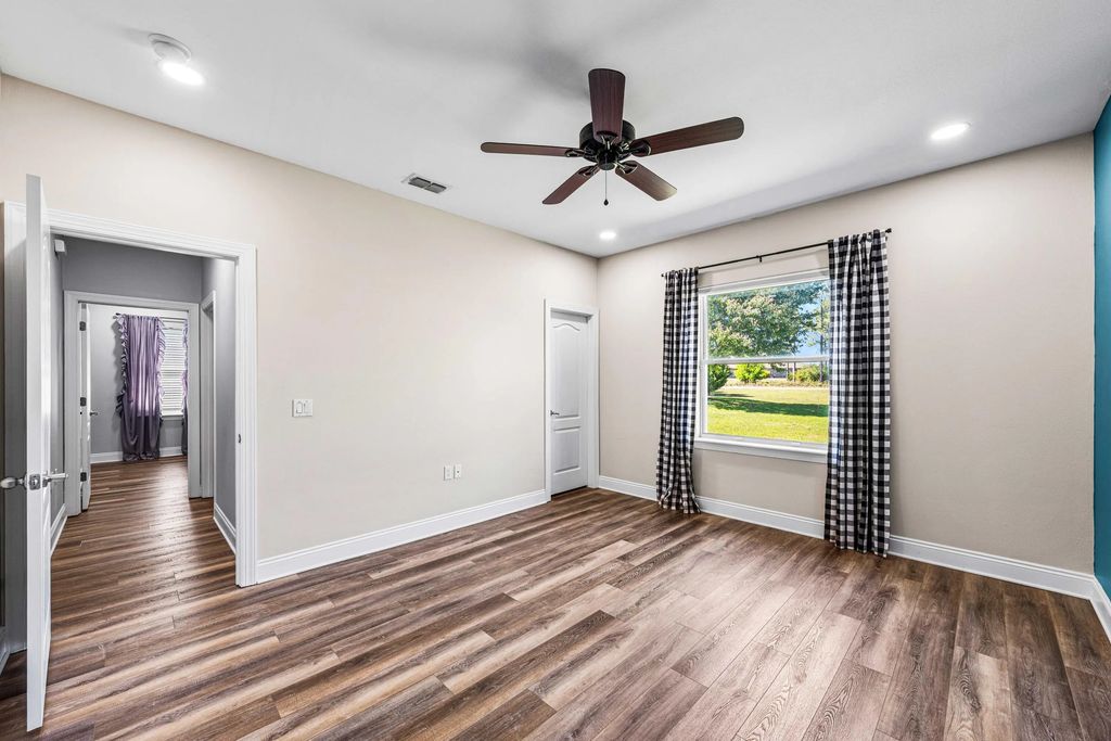 29 of 76 - 492 E Club House Drive, Freeport, FL