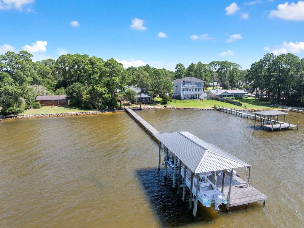 6728 E Bay Boulevard, Navarre