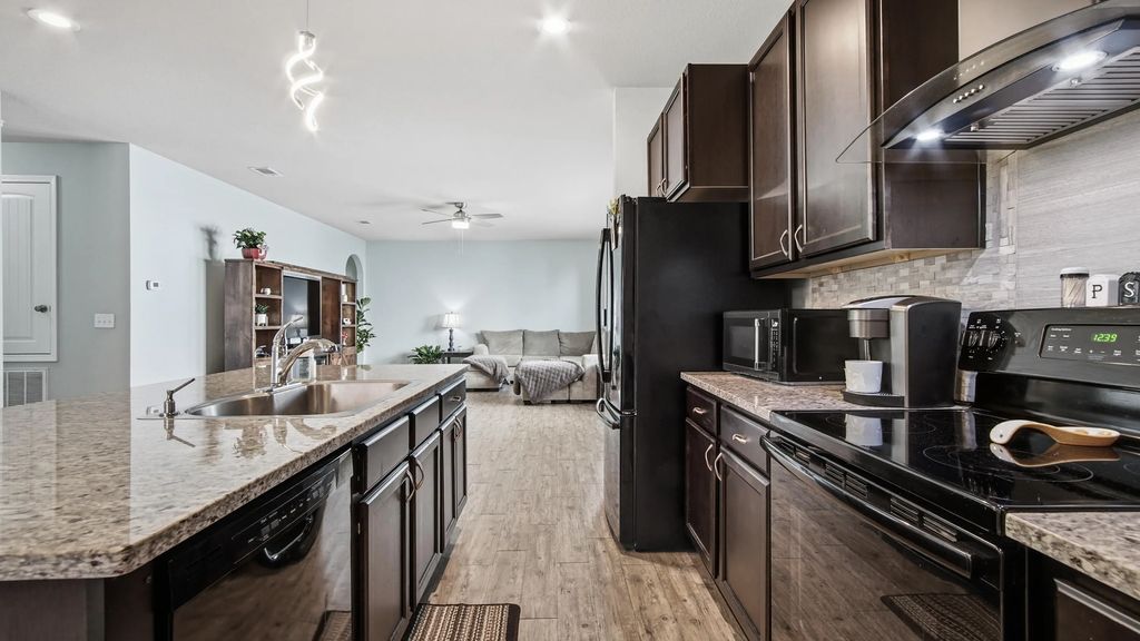 3 of 40 - 426 Fanny Ann Way, Freeport, FL