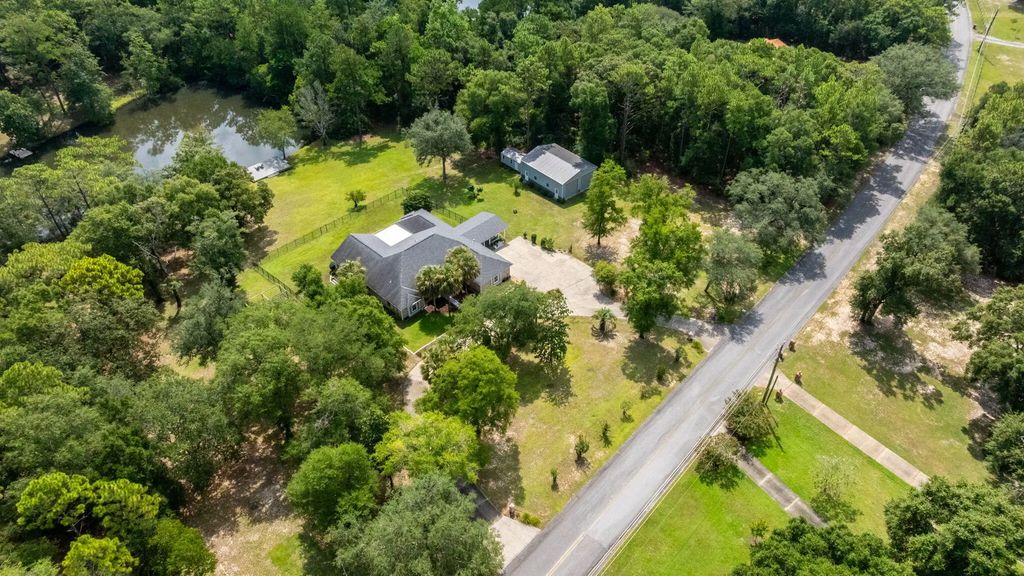 930 Sioux Circle, Crestview