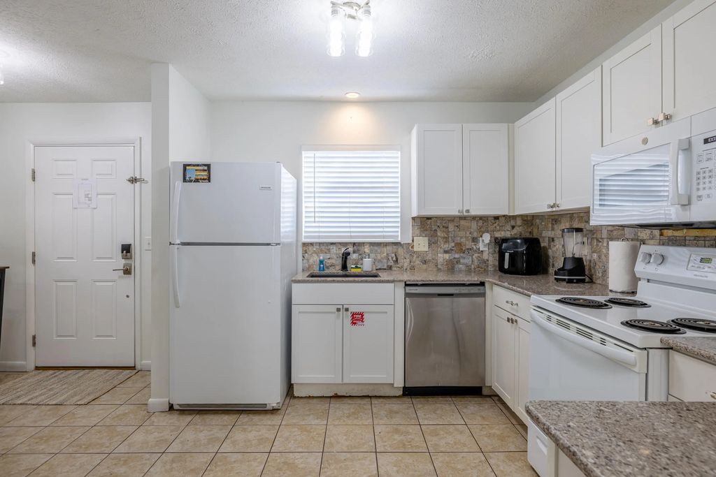8 of 59 - 640 W Caladium Circle C, Panama City Beach, FL