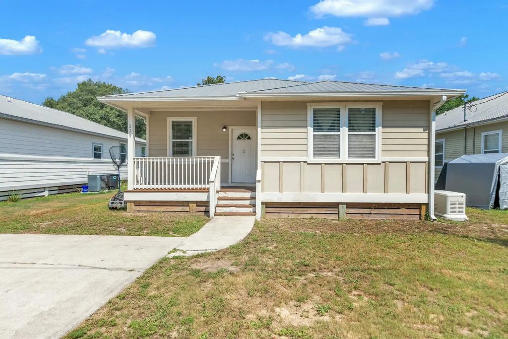 239 County Line Road, Niceville