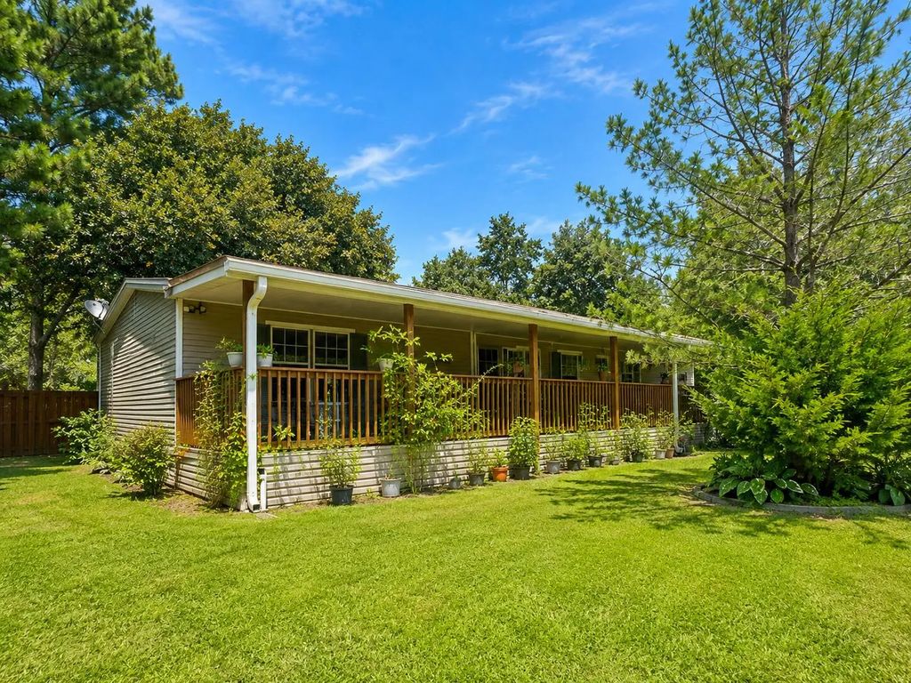 28 of 33 - 143 Anchor Road, Freeport, FL