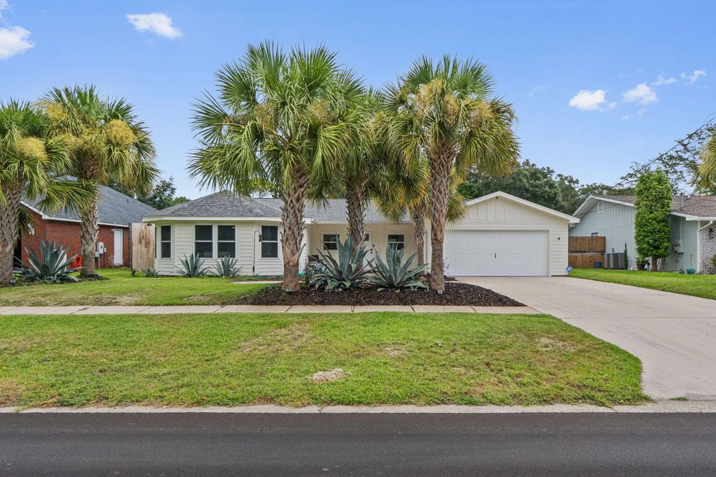805 N Lakeside Drive, Destin