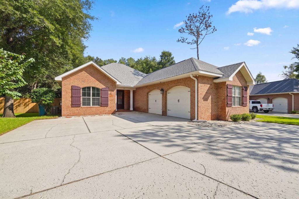 102 Black Bear Circle, Niceville