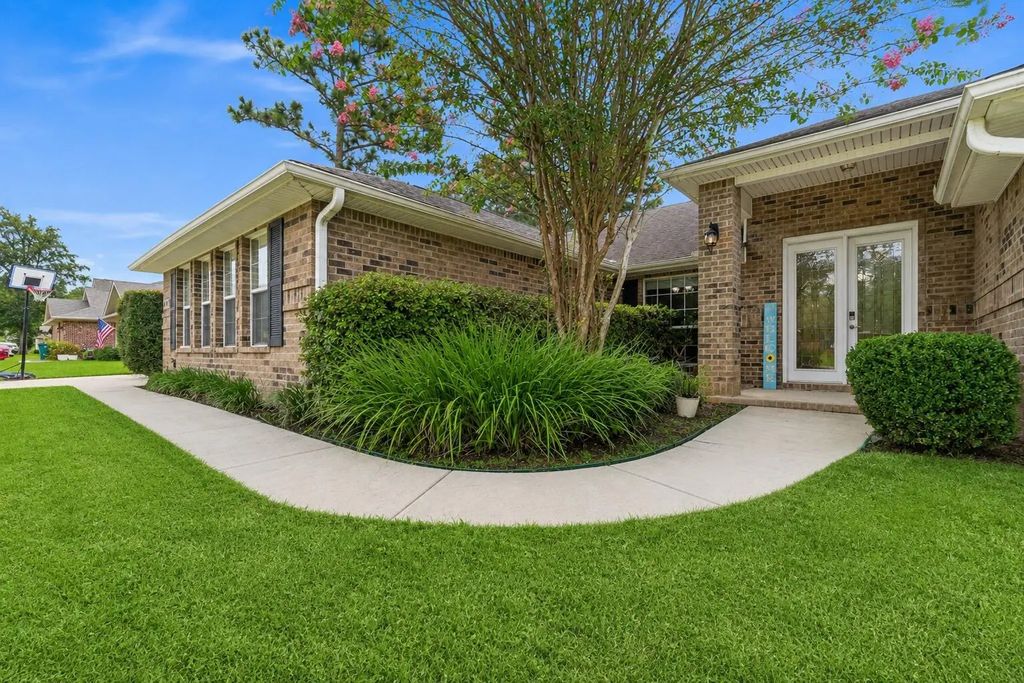5925 Wind Trace Road, Crestview