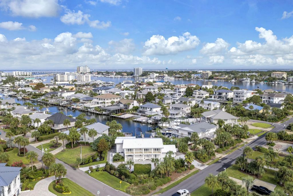 531 Vera Cruz Drive, Destin