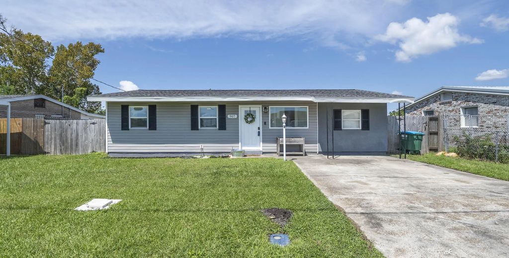 907 School Avenue, Panama City
