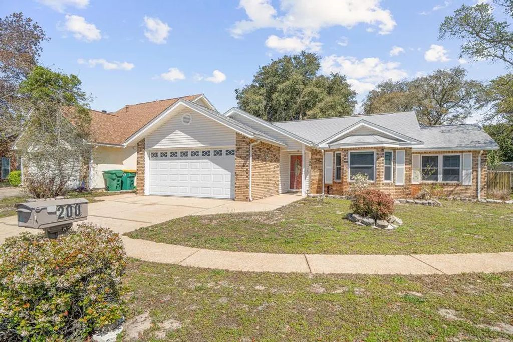 200 Woodland Park Circle, Mary Esther