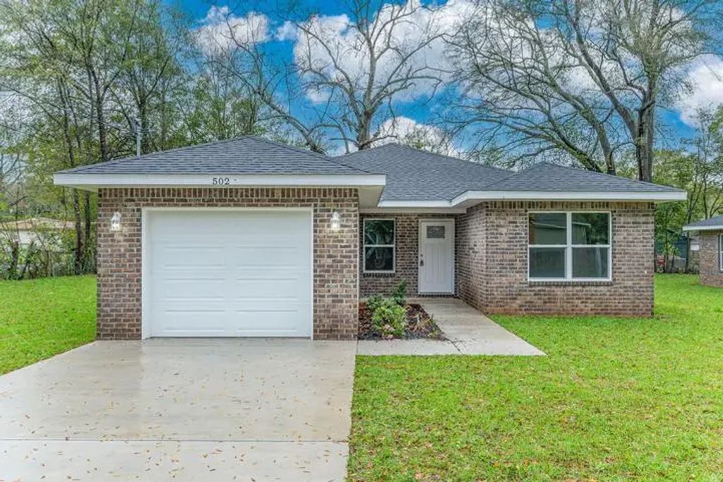 502 E Bowers Avenue, Crestview