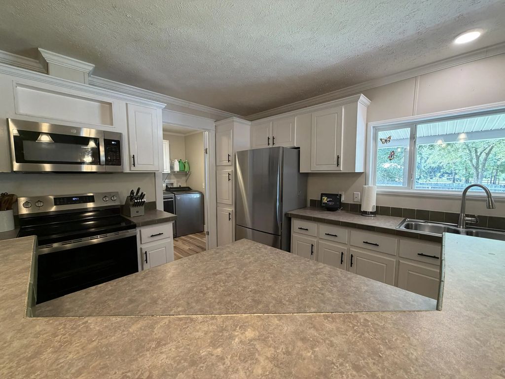 9 of 44 - 927 Black Creek Boulevard, Freeport, FL