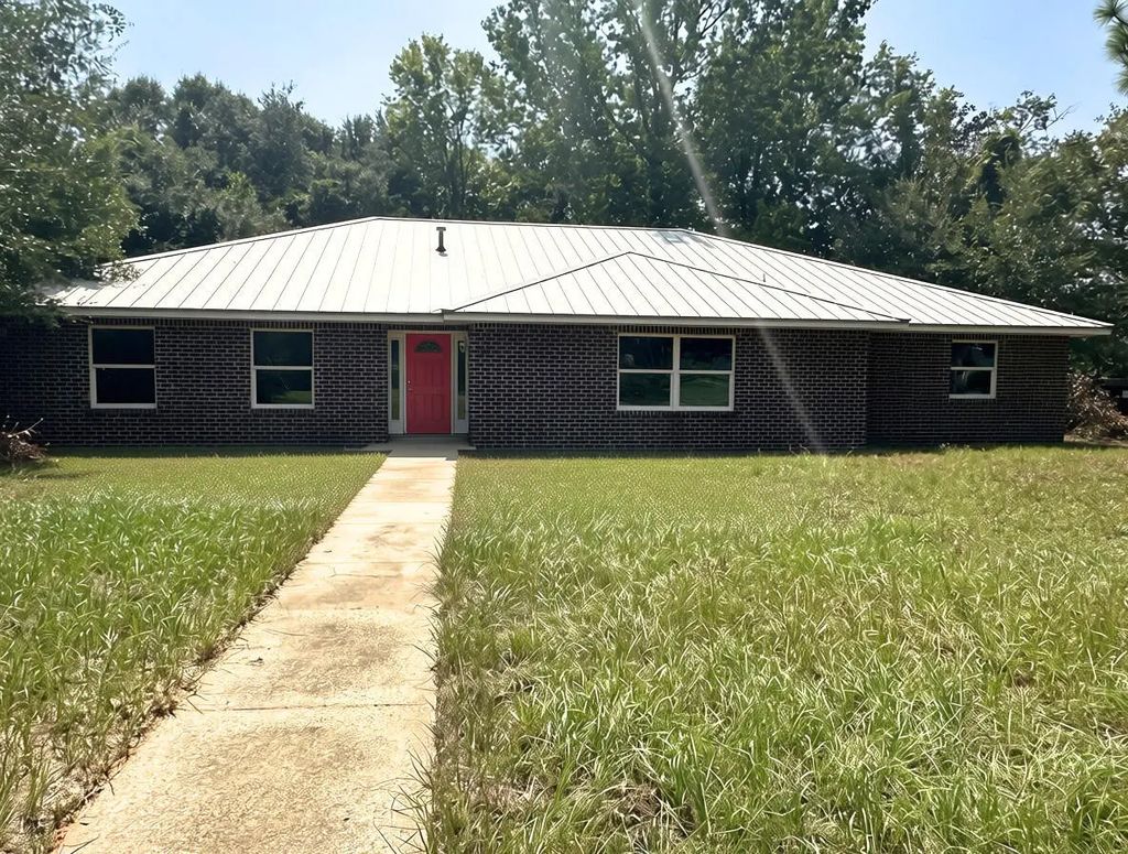 18 Hickory Avenue, Shalimar