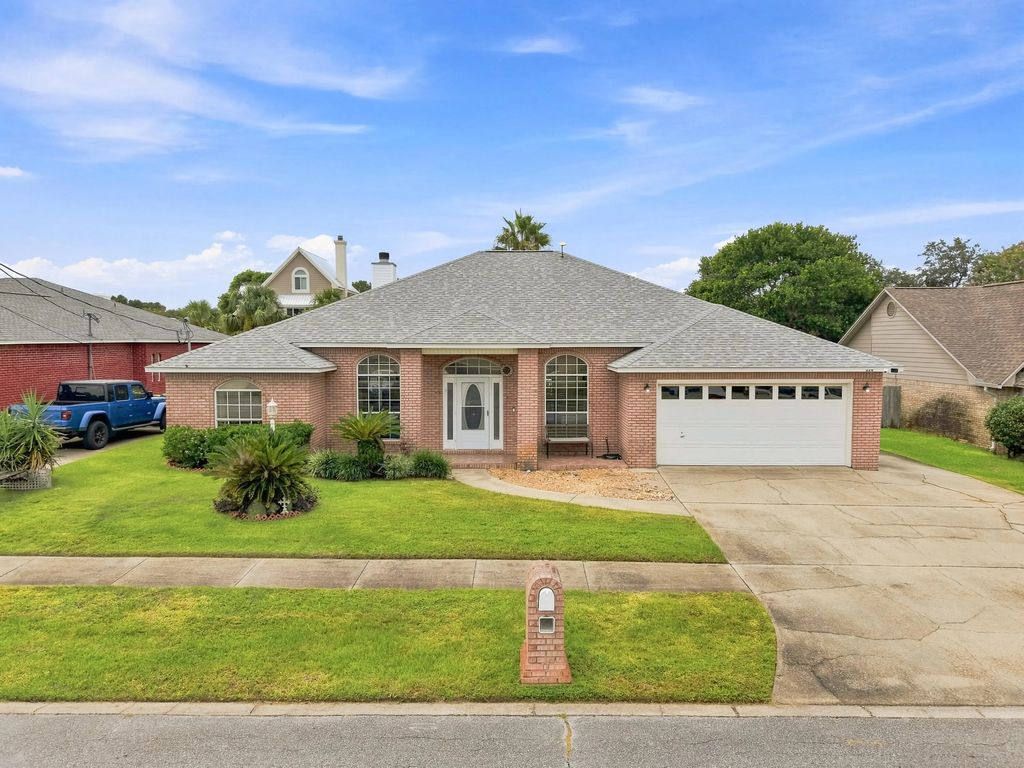 329 Sailfish Circle, Destin
