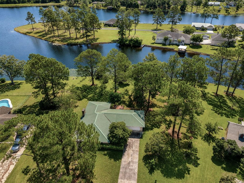 991 Pinewood Drive, DeFuniak Springs
