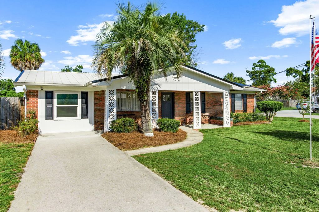 2805 Airport Road, Panama City