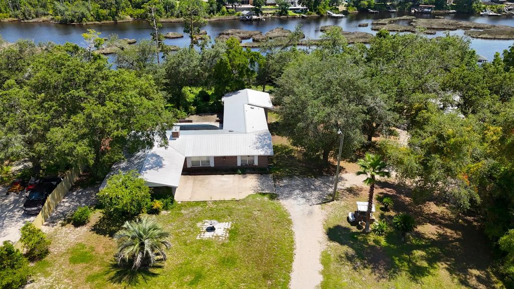 7606 Lilly Street, Panama City