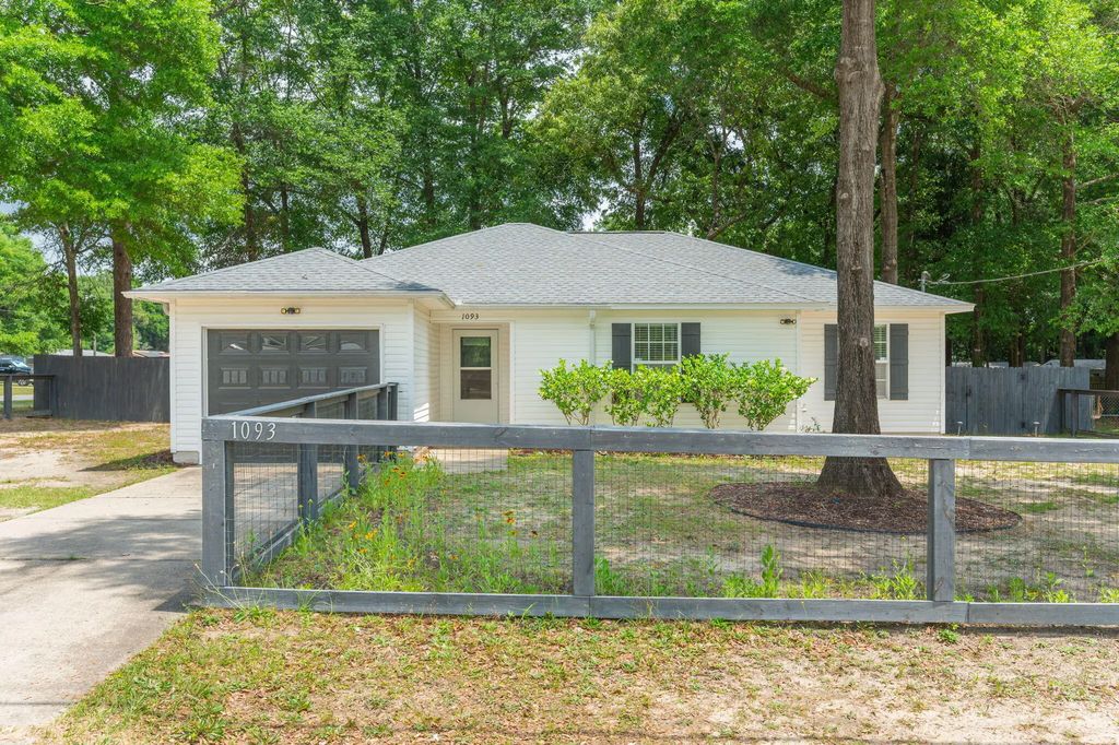 1093 Farmer Street, Crestview