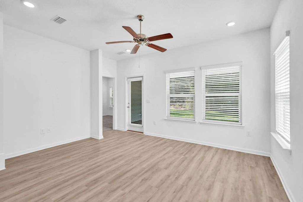 8 of 38 - 30 Sandywoods Court, Freeport, FL