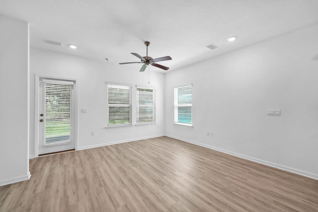 9 of 38 - 30 Sandywoods Court, Freeport, FL