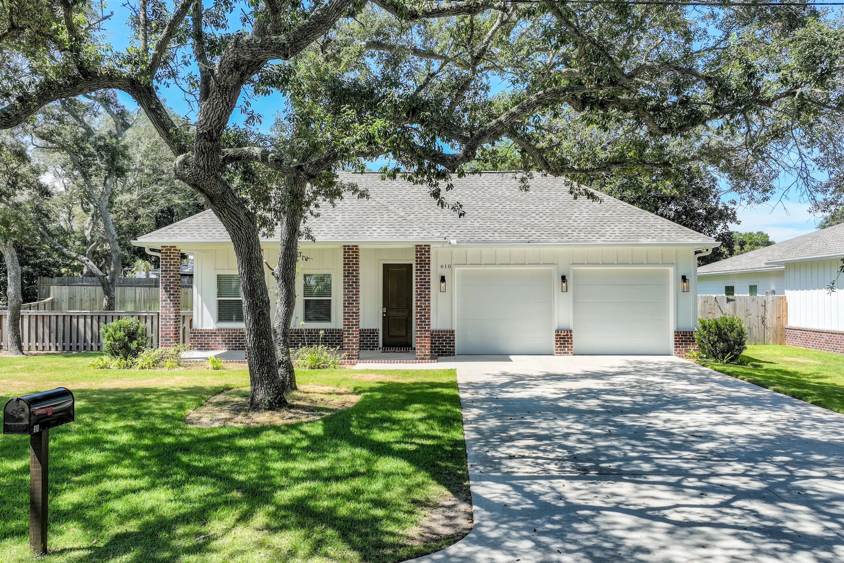 Photo of Listing #1011976