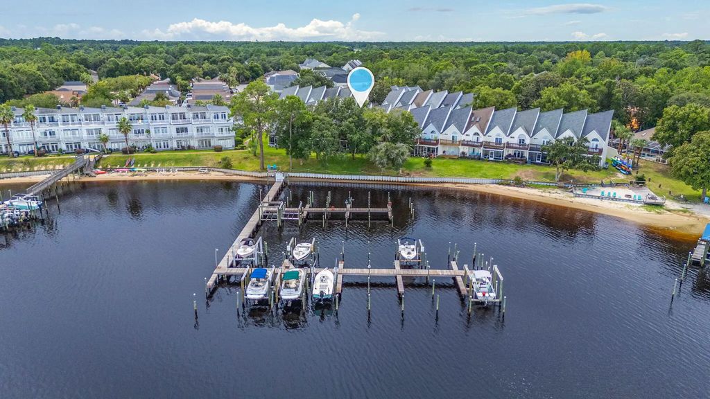 7204 Majestic Boulevard, Navarre