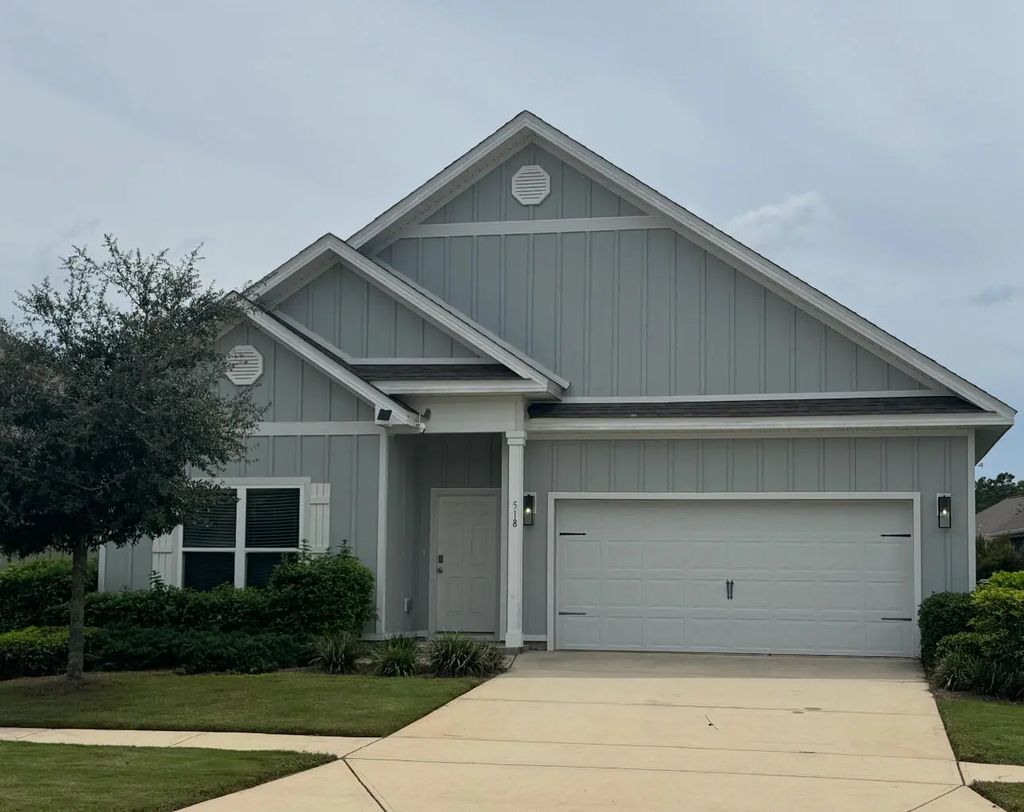 518 Lightning Bug Lane, Freeport