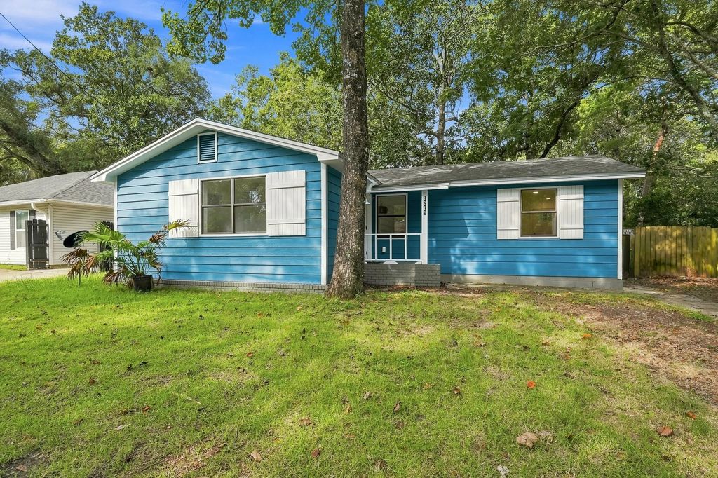 1215 S Cedar Avenue, Niceville