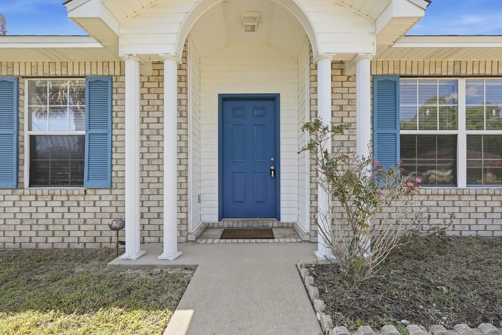 83 Stowe Road, Mary Esther