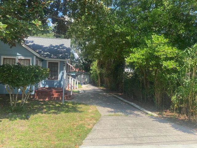 Photo of Listing #1011550