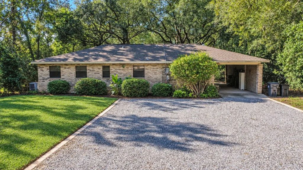 11 W Bayou Forest Drive, Freeport