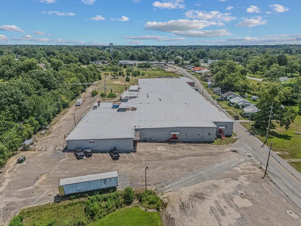 1002 Douglas Avenue, Opp