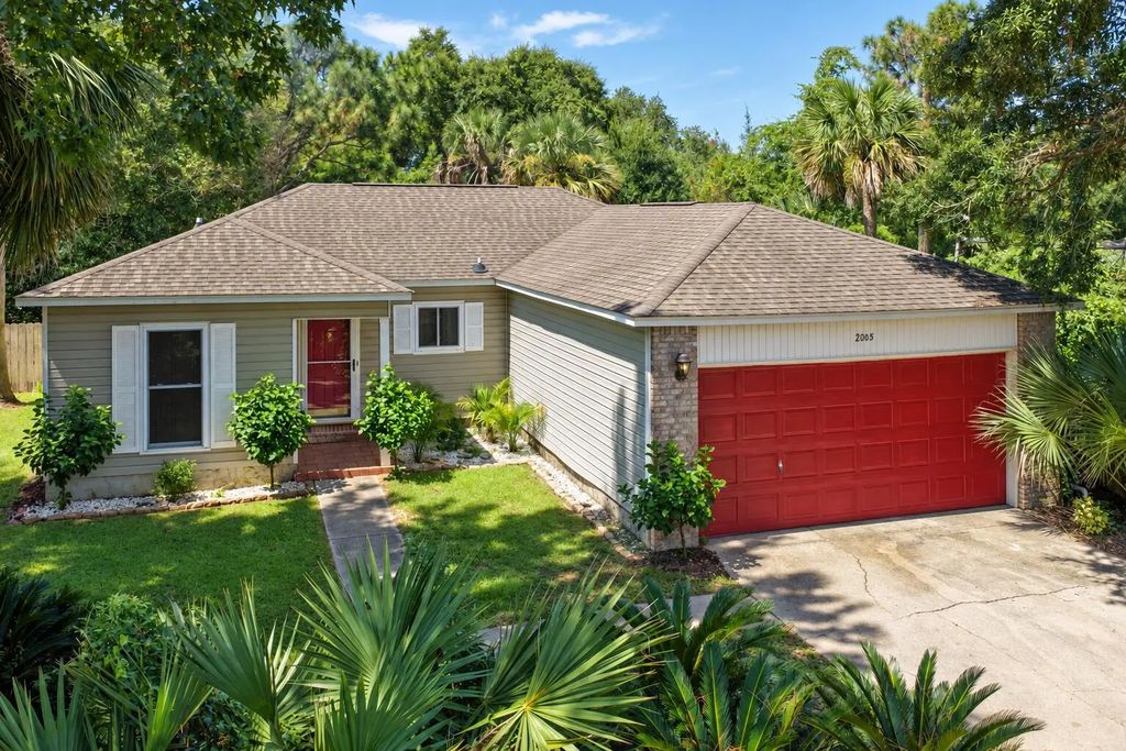 2005 Commodore Drive, Navarre