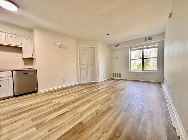 Photo of Listing #1011725