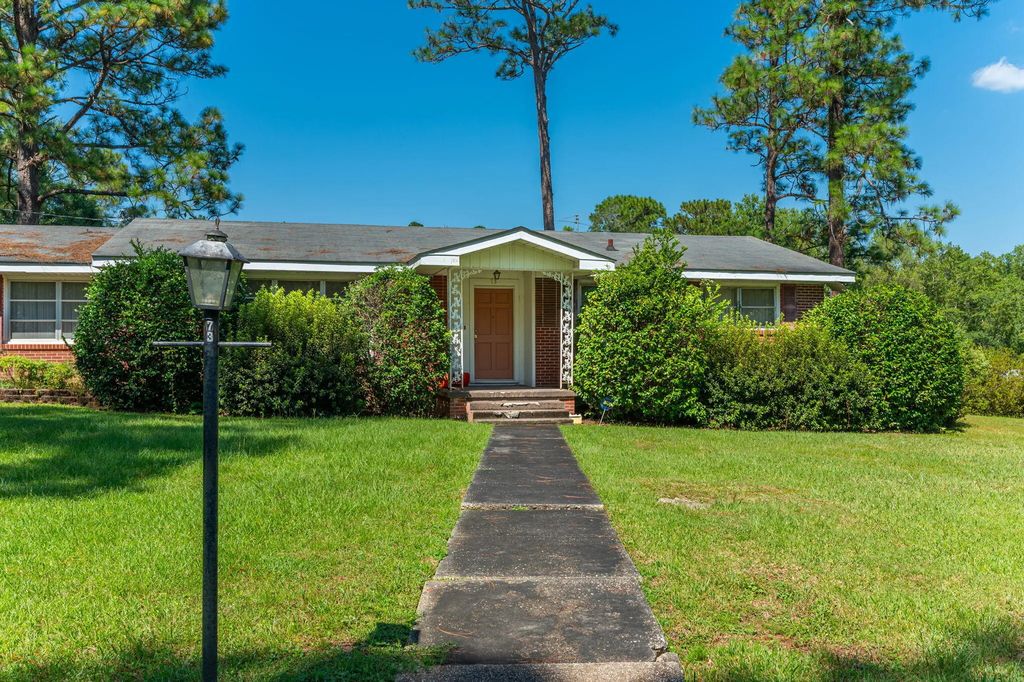 73 Oaklawn Square, DeFuniak Springs